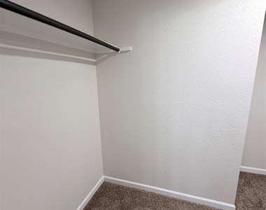 2915 Creston Drive - Photo Thumbnail 19