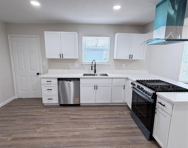 2915 Creston Drive - Photo Thumbnail 5