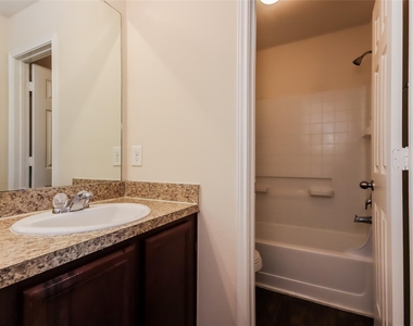 2435 Gibbs Bend Court - Photo Thumbnail 12