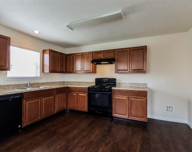 2435 Gibbs Bend Court - Photo Thumbnail 4