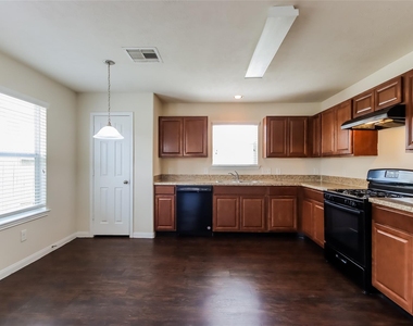 2435 Gibbs Bend Court - Photo Thumbnail 3