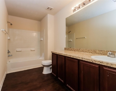 2435 Gibbs Bend Court - Photo Thumbnail 7