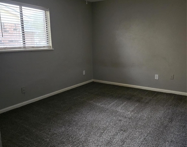 17307 S Yorkglen Drive - Photo Thumbnail 9