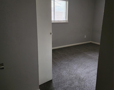 17307 S Yorkglen Drive - Photo Thumbnail 10