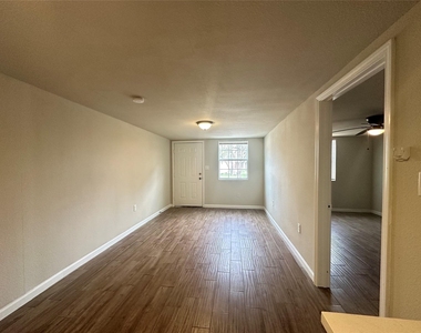 605 E Hunnicutt Street - Photo Thumbnail 3