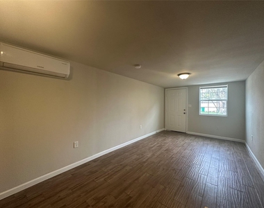 605 E Hunnicutt Street - Photo Thumbnail 8