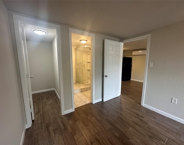 605 E Hunnicutt Street - Photo Thumbnail 2