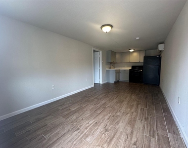 605 E Hunnicutt Street - Photo Thumbnail 12