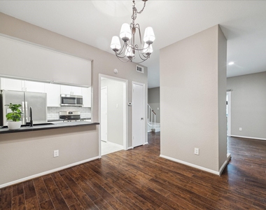 11711 Memorial Drive - Photo Thumbnail 5