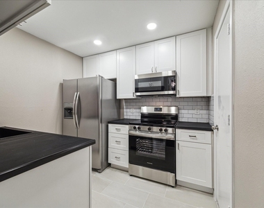 11711 Memorial Drive - Photo Thumbnail 4