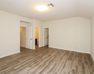 6222 Brenwood Circle - Photo Thumbnail 9