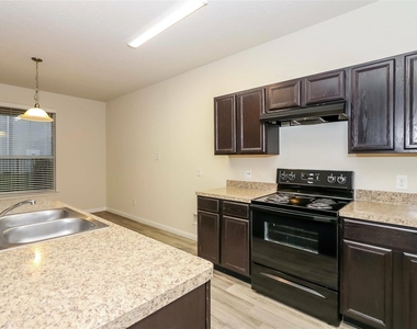 6222 Brenwood Circle - Photo Thumbnail 3