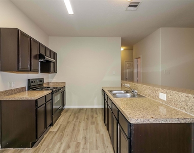 6222 Brenwood Circle - Photo Thumbnail 4