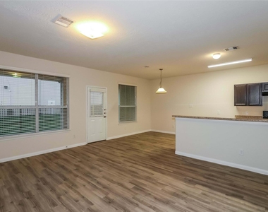 6222 Brenwood Circle - Photo Thumbnail 5