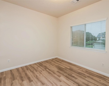 6222 Brenwood Circle - Photo Thumbnail 7