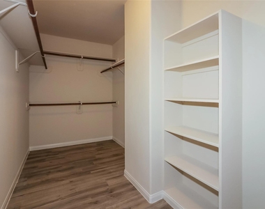 6222 Brenwood Circle - Photo Thumbnail 13