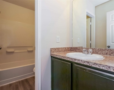 6222 Brenwood Circle - Photo Thumbnail 12