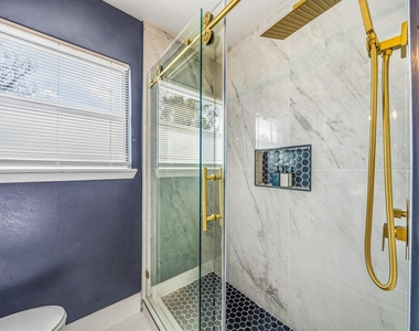 10042 Lazy Oaks Street - Photo Thumbnail 19