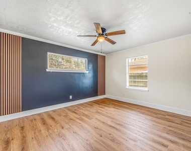 10042 Lazy Oaks Street - Photo Thumbnail 21