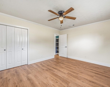 10042 Lazy Oaks Street - Photo Thumbnail 23