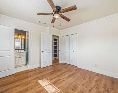 10042 Lazy Oaks Street - Photo Thumbnail 25