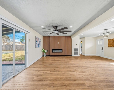 10042 Lazy Oaks Street - Photo Thumbnail 10