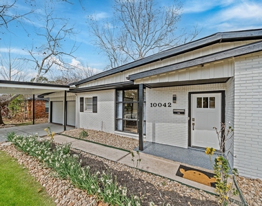 10042 Lazy Oaks Street - Photo Thumbnail 1