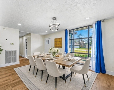 10042 Lazy Oaks Street - Photo Thumbnail 9