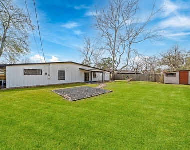 10042 Lazy Oaks Street - Photo Thumbnail 31