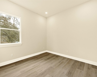 706 Savonna - Photo Thumbnail 11