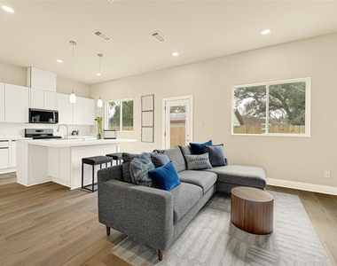 706 Savonna - Photo Thumbnail 1
