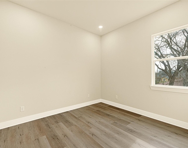 706 Savonna - Photo Thumbnail 12