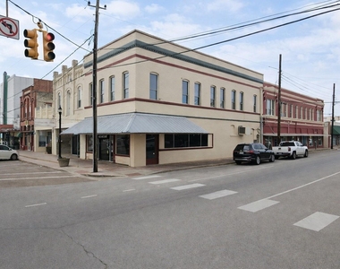 211 Milam - Photo Thumbnail 8