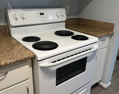 2800 Jeanetta Street - Photo Thumbnail 9