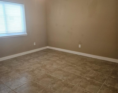 4920 Deerwood Circle - Photo Thumbnail 8