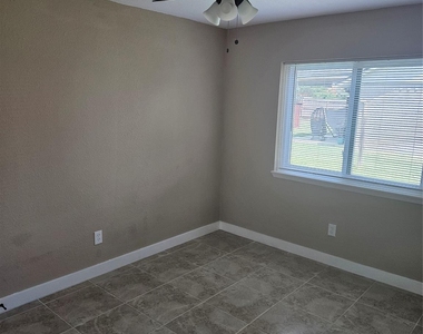 4920 Deerwood Circle - Photo Thumbnail 11