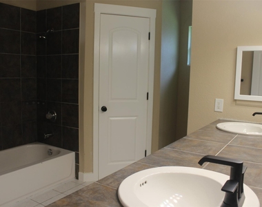 4920 Deerwood Circle - Photo Thumbnail 9
