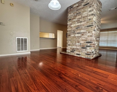 11 Cottage Grove Place - Photo Thumbnail 4