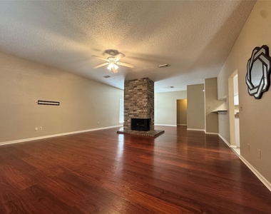 11 Cottage Grove Place - Photo Thumbnail 5