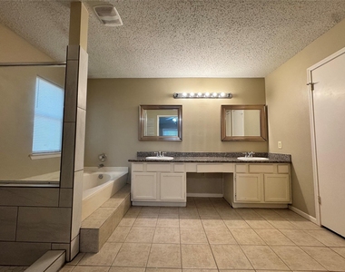 11 Cottage Grove Place - Photo Thumbnail 20
