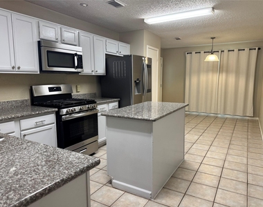 11 Cottage Grove Place - Photo Thumbnail 12