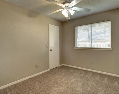 11 Cottage Grove Place - Photo Thumbnail 22