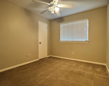 11 Cottage Grove Place - Photo Thumbnail 23
