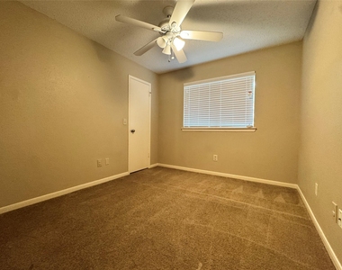 11 Cottage Grove Place - Photo Thumbnail 24