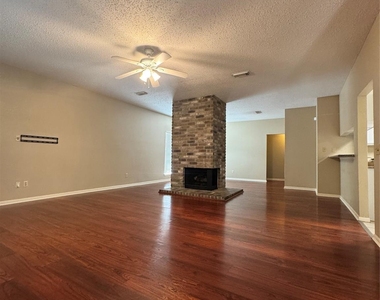 11 Cottage Grove Place - Photo Thumbnail 3