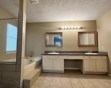 11 Cottage Grove Place - Photo Thumbnail 21