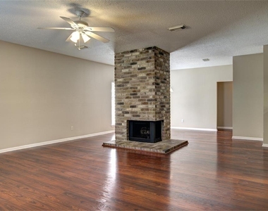 11 Cottage Grove Place - Photo Thumbnail 6