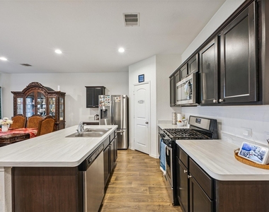 5102 Hedgerose Lane - Photo Thumbnail 5