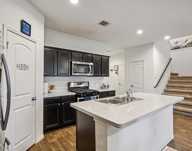 5102 Hedgerose Lane - Photo Thumbnail 7