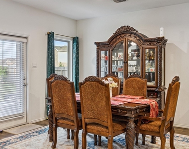 5102 Hedgerose Lane - Photo Thumbnail 9